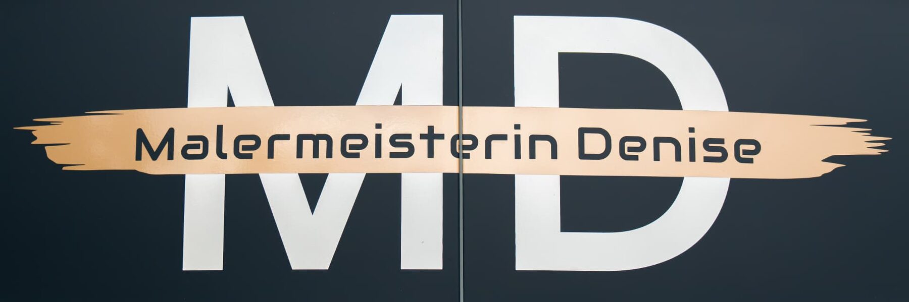 Logo Malermeisterin Denise auf der Fahrzeugtür